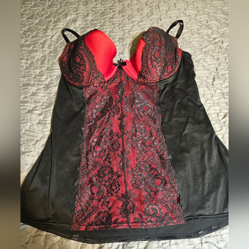 Black and Red Chemise size 3